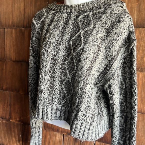 BDG Urban Outfitters Gray Cropped Cable-knit Sweater NWT- Medium - Picture 1 of 9